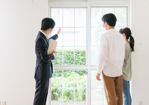 イメージ：案内する様子